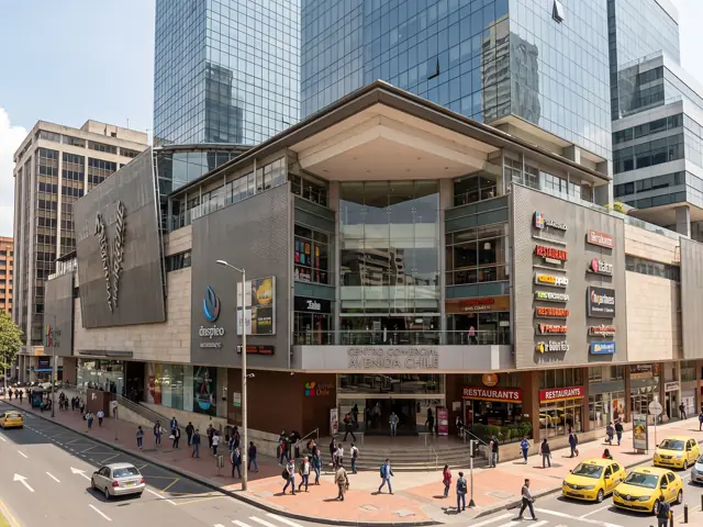 Foto de Centro Comercial Avenida Chile en Bogotá